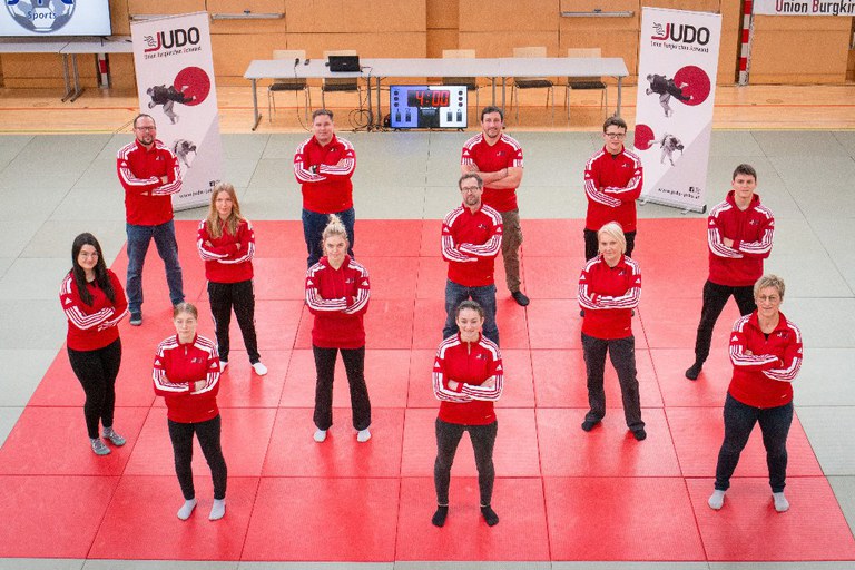 Trainergesamt.jfif Trainergesamt.jfif