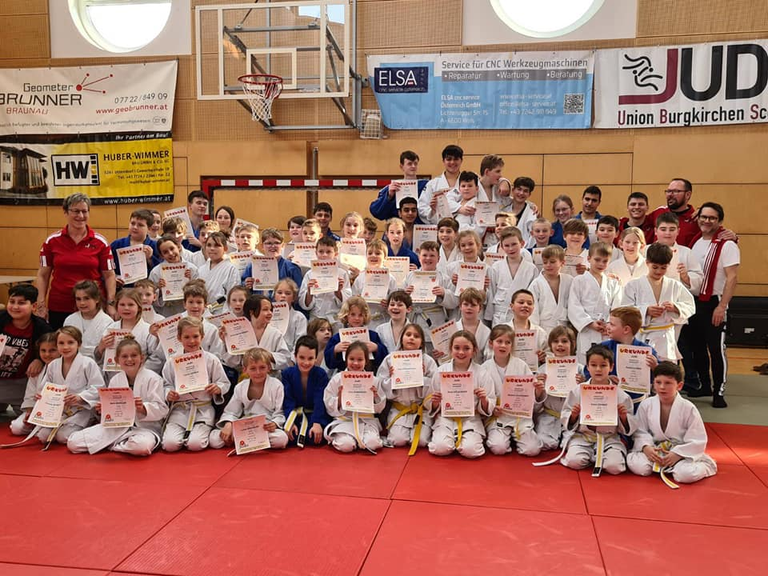 Erfolgreicher Start beim Schüler Bezirkscup in Burgkirchen - Judo Union Burgkirchen/Schwand mit vielen Medaillen für ihre Judokids!