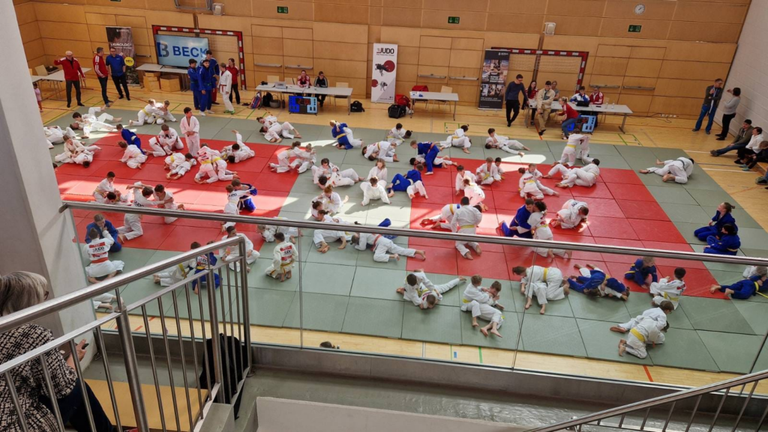 Ergebnisse der 1. Runde des Innviertler Schülerbezirkscups: 110 Judokas aus 5 Vereinen, unsere 70 Youngsters rockten mit 23 x Gold, 19 x Silber, 13 x Bronze.