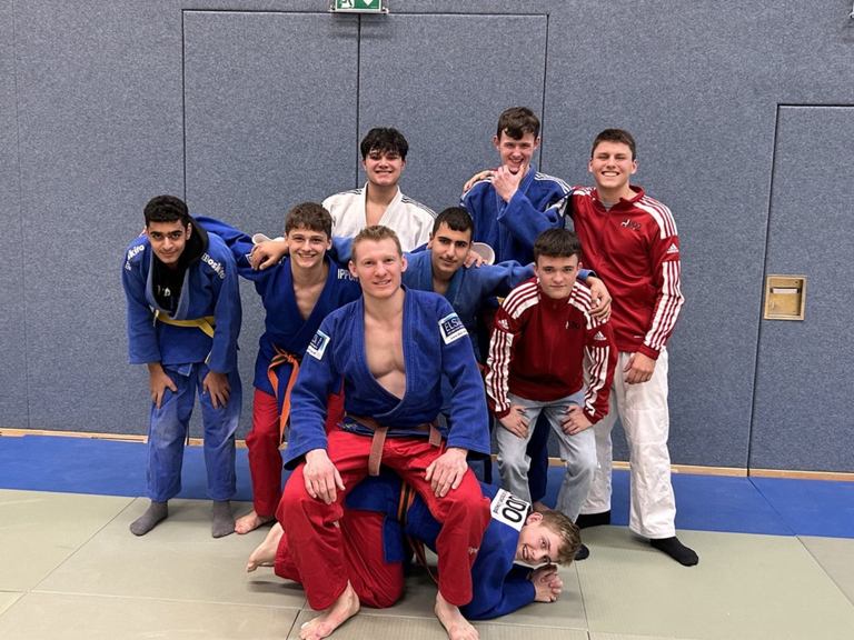 1. Runde der 1. Klasse und Jugendliga Wettkämpfe der Herrenmannschaft und Jugendliga der Judo Union Burgkirchen/Schwand in Niederwaldkirchen. Punktgewinne und Erfahrungen gesammelt.