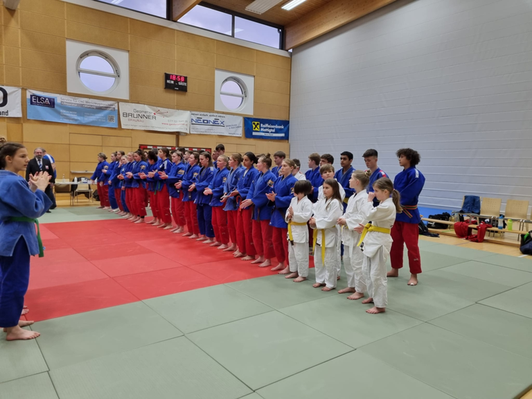 Erfolgreiche Siege für Damen und Herren gegen den SV Gallneukirchen. Super Stimmung dank Fans und Judokids. Damen führen jetzt die Tabelle an.
