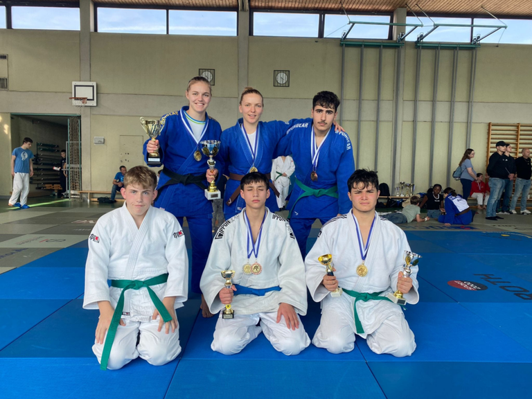 Erfolgreicher Wettkampf der U18 Jungs und Damen der Judo Union Burgkirchen/Schwand mit Top-Platzierungen in verschiedenen Gewichtsklassen!