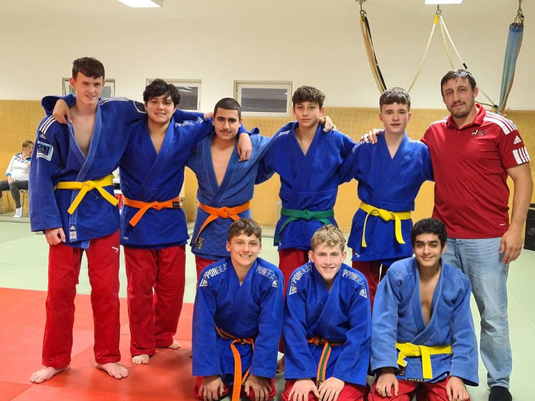 Jugendliga gegen PSV Salzburg und JZ Rapso OÖ - Coach Kronberger betont Wettkampferfahrung für junge Judokas. "Dabei sein ist alles."