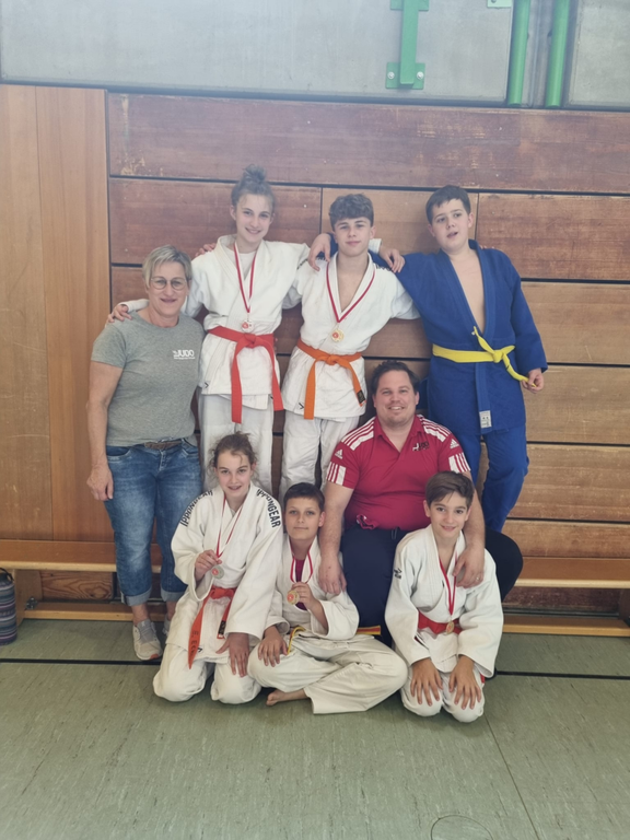 Erfolgreiche Teilnahme beim Kyu-Turnier in Leonding: Judo Union Burgkirchen/Schwand sammelt 5 goldene, 8 silberne und 7 bronzene Medaillen.