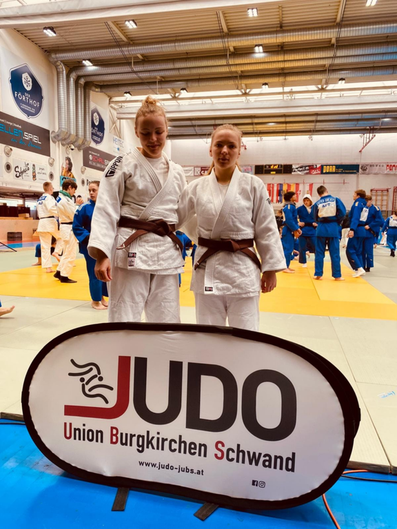 Erfolgreiche Teilnahme bei der österreichischen Judo-Meisterschaft U21: Eva Stadler erkämpft Platz 5, während Hanna Stadler und Michael Hatzmann knapp verpassen.