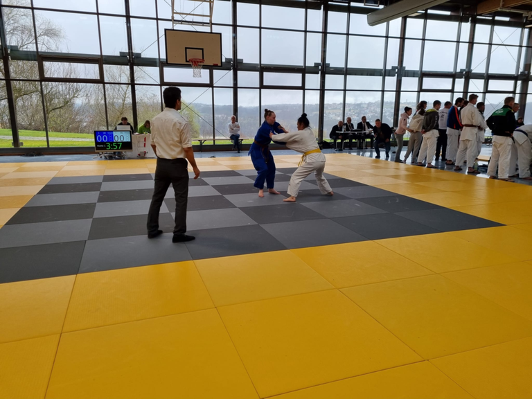 Helene Landrichinger gewinnt 4 Kämpfe beim Osterturnier Passau. Erfahre mehr auf der Website der Judo Union Burgkirchen/Schwand.