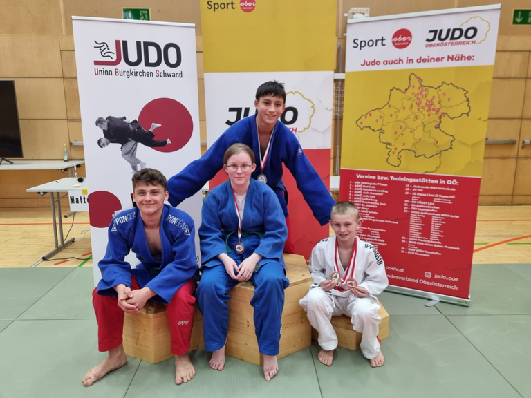 Schüler-Landesmeisterschaft Schüler Landesmeisterschaften in Burgkirchen: Landesmeister und viele Medaillengewinner der Judo Union Burgkirchen/Schwand. 229 Judokas aus 21 Vereinen.