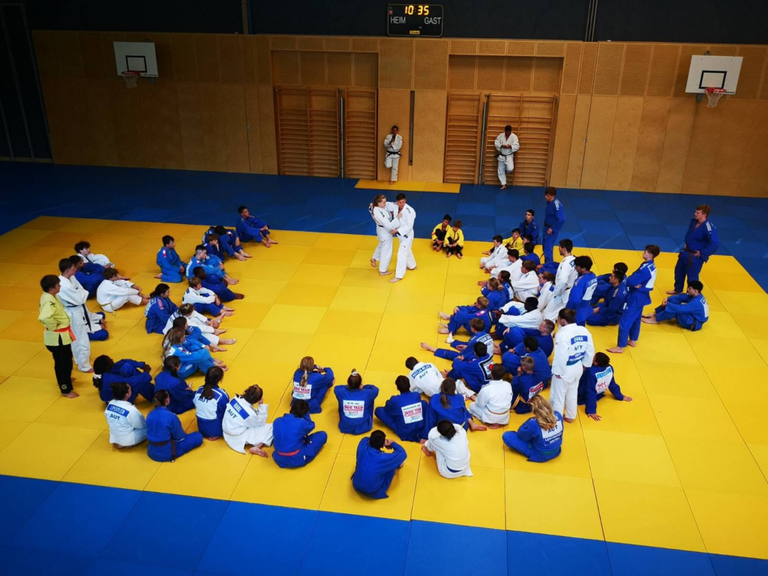 Sommer Trainingslager in Rauris: 5 Judokas schwitzen auf und neben der Matte. Perfekter Start in die Ferien bei der Judo Union Burgkirchen/Schwand.